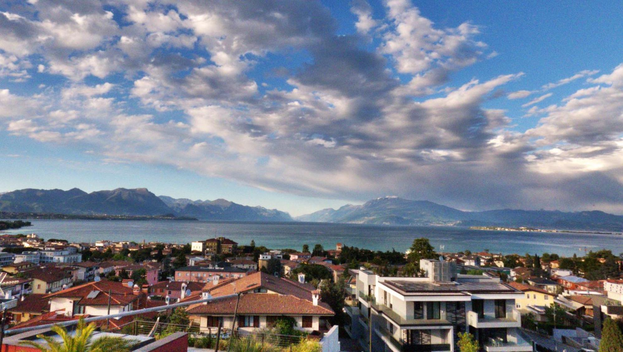 Great Lake View Penthouse Desenzano * Desenzano del Garda